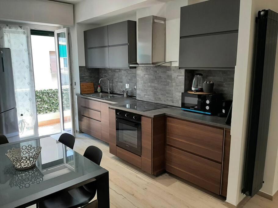 Titti'S House - Parcheggio Custodito In Garage Gratis เจนัว ภายนอก รูปภาพ